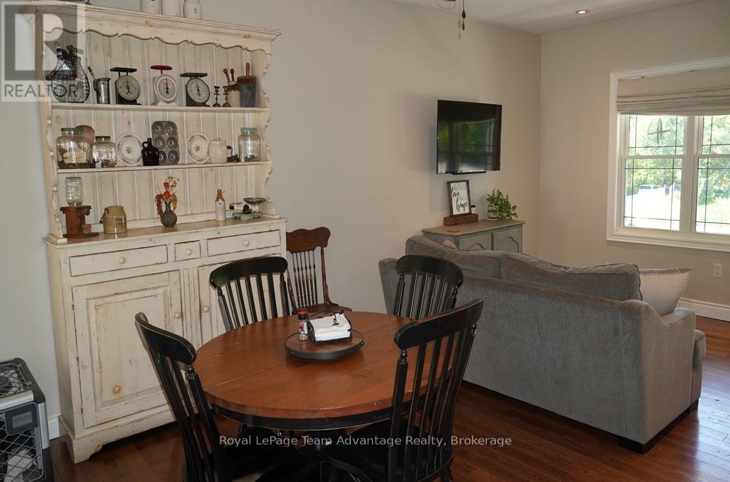 40 Winnifred Avenue E, Parry Sound, Ontario  P2A 2E7 - Photo 4 - X13457918