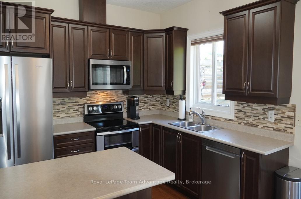 40 Winnifred Avenue E, Parry Sound, Ontario  P2A 2E7 - Photo 5 - X13457918
