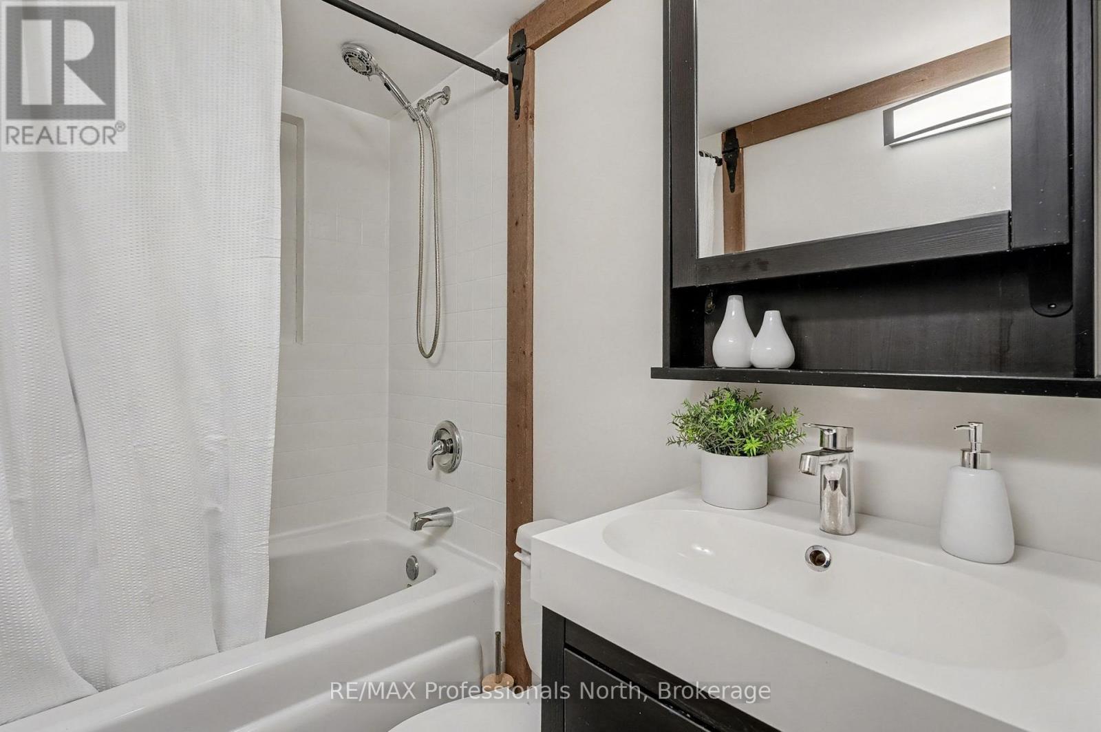 161 Quebec Street, Bracebridge, Ontario  P1L 1E3 - Photo 16 - X13458442