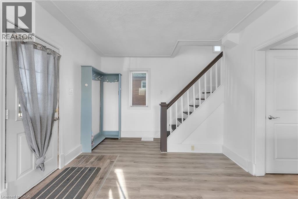 5932 Carlton Avenue, Niagara Falls, Ontario  L2G 5J5 - Photo 7 - 40840508