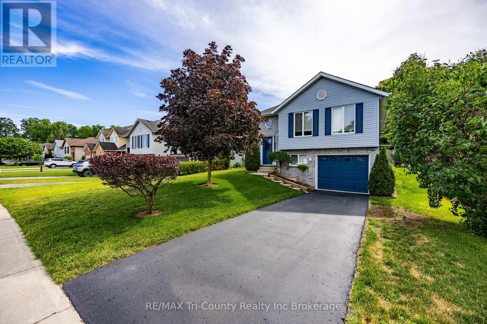 23 Magnolia Drive, Tillsonburg, Ontario  N4G 5N9 - Photo 2 - X13458988