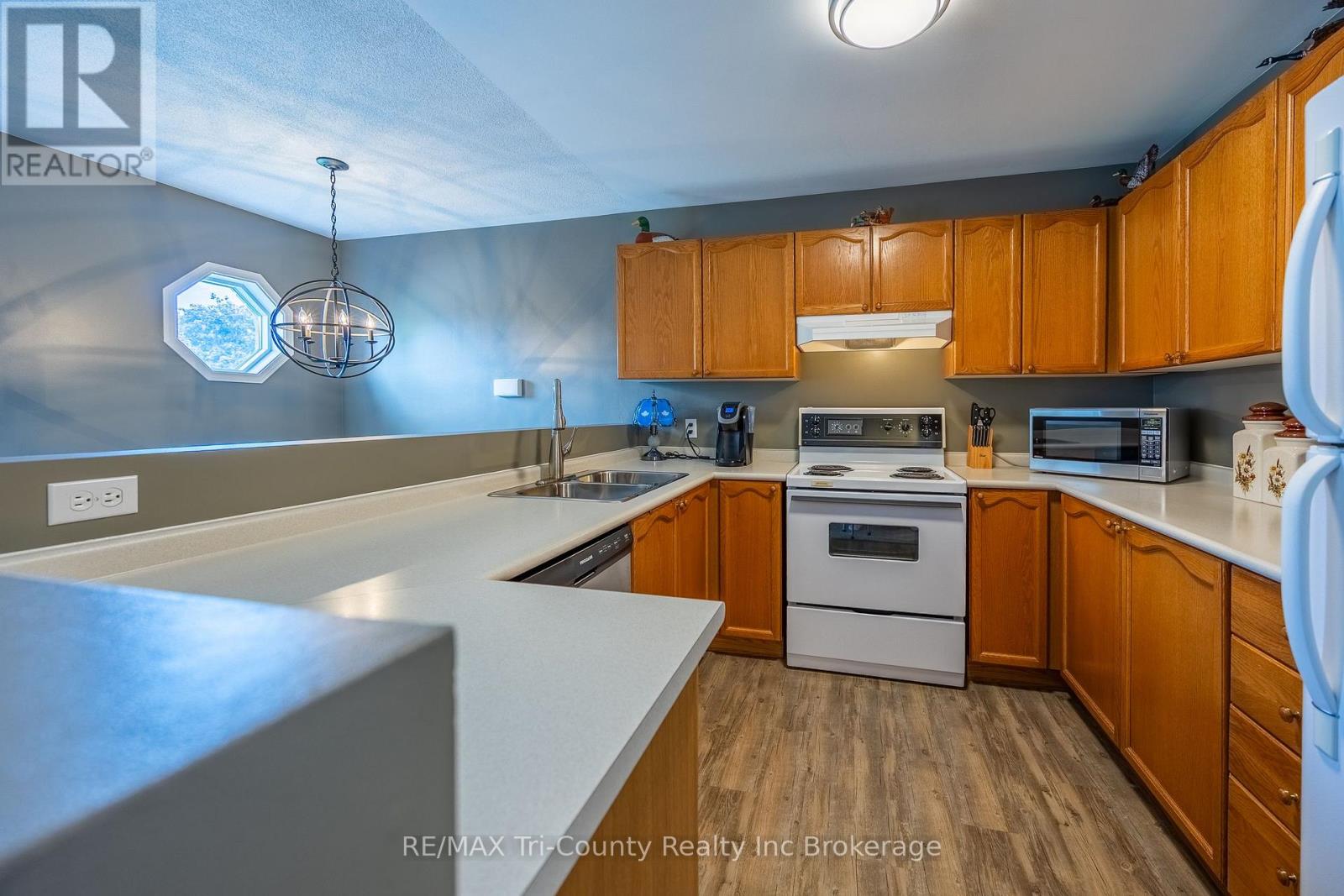 23 Magnolia Drive, Tillsonburg, Ontario  N4G 5N9 - Photo 6 - X13458988