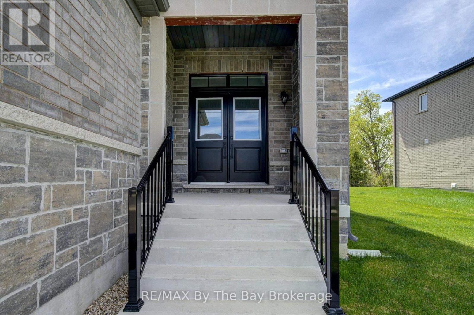 56 Amber Drive, Wasaga Beach, Ontario  L9Z 0R9 - Photo 4 - S13459060