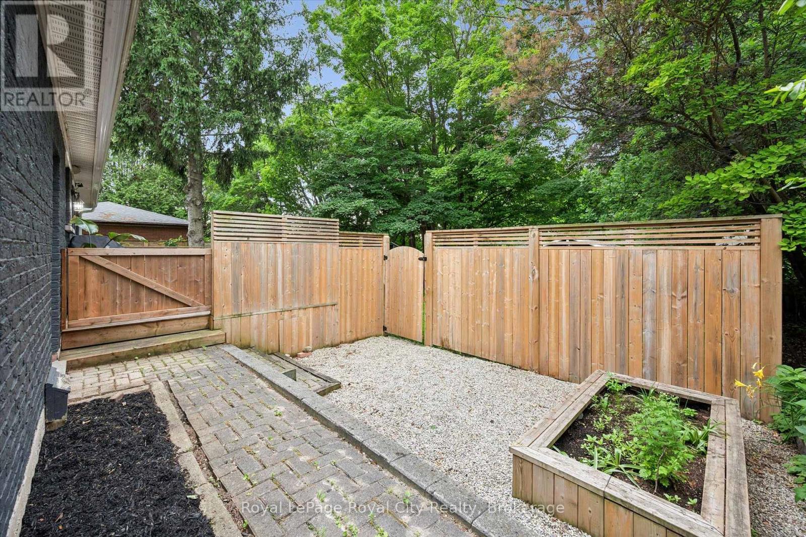 535 Sprucehill Avenue, Waterloo, Ontario  N2L 4V8 - Photo 37 - X13459364