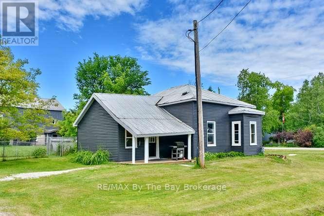 11 Edward Street W, Clearview, Ontario  L0M 1G0 - Photo 2 - S13460000