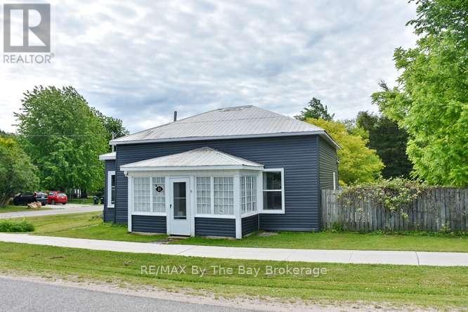 11 Edward Street W, Clearview, Ontario  L0M 1G0 - Photo 3 - S13460000