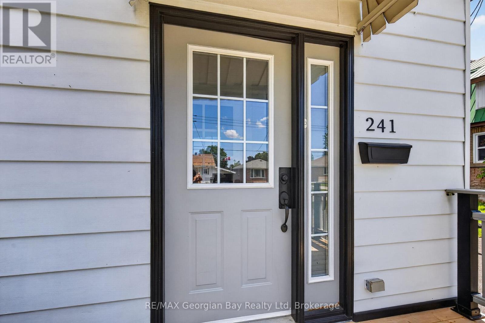 241 Donalda Street, Midland, Ontario  L4R 2N4 - Photo 2 - S13460042