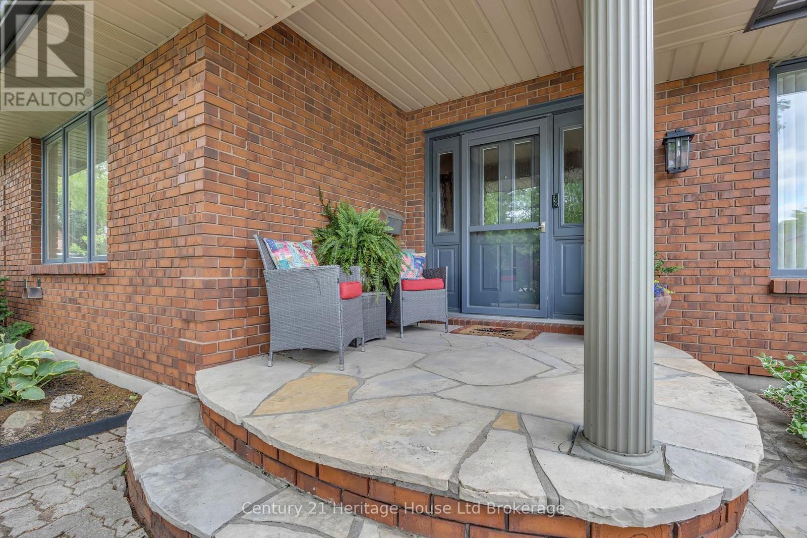 42 Alexander Avenue, Tillsonburg, Ontario  N4G 4Z1 - Photo 2 - X13460090