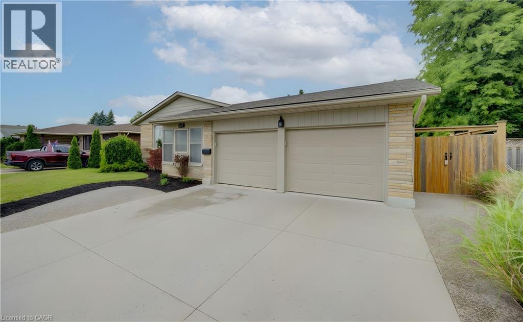 127 Strathcona Crescent, Kitchener, Ontario  N2B 2W8 - Photo 2 - 40840981