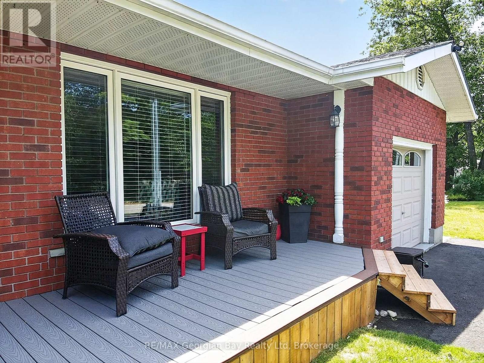 71 Lorne Avenue, Penetanguishene, Ontario  L9M 1H8 - Photo 2 - S13461008