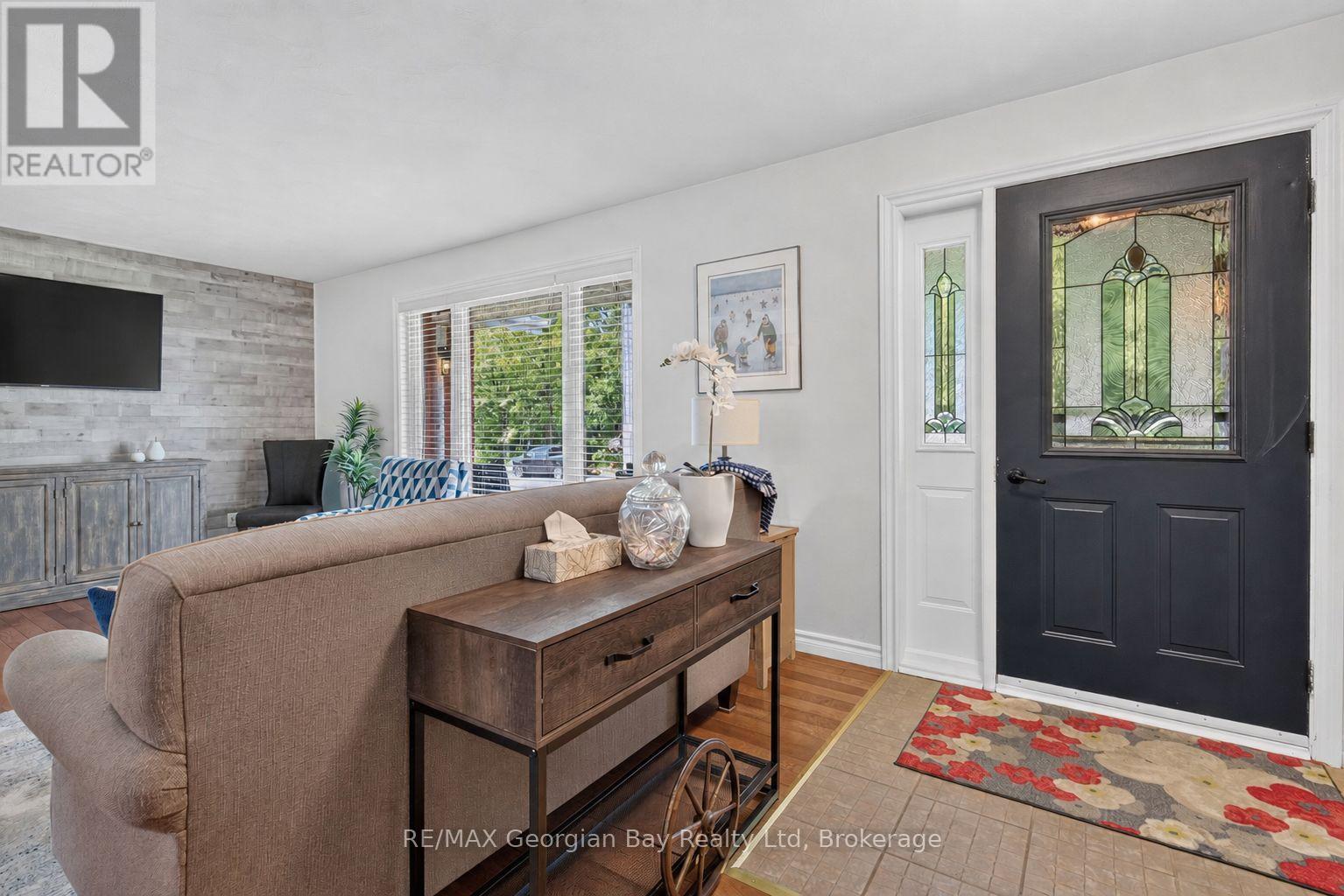 71 Lorne Avenue, Penetanguishene, Ontario  L9M 1H8 - Photo 4 - S13461008