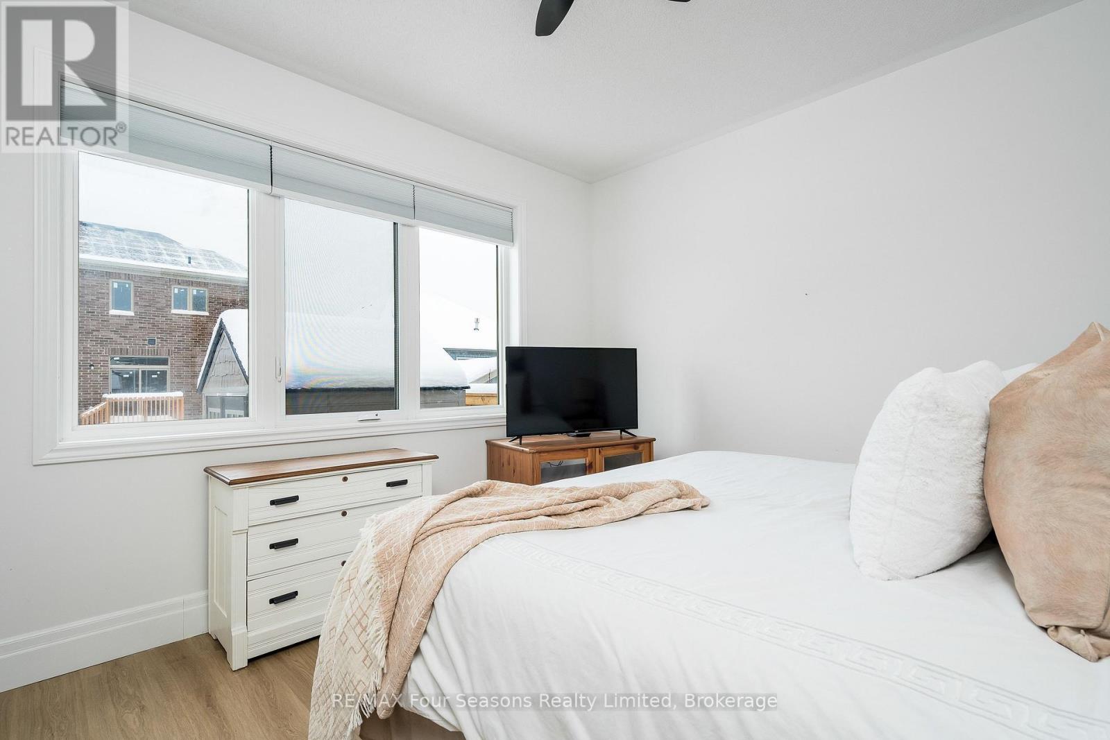 248 Duncan Street, Clearview, Ontario  L0M 1S0 - Photo 14 - S13462266