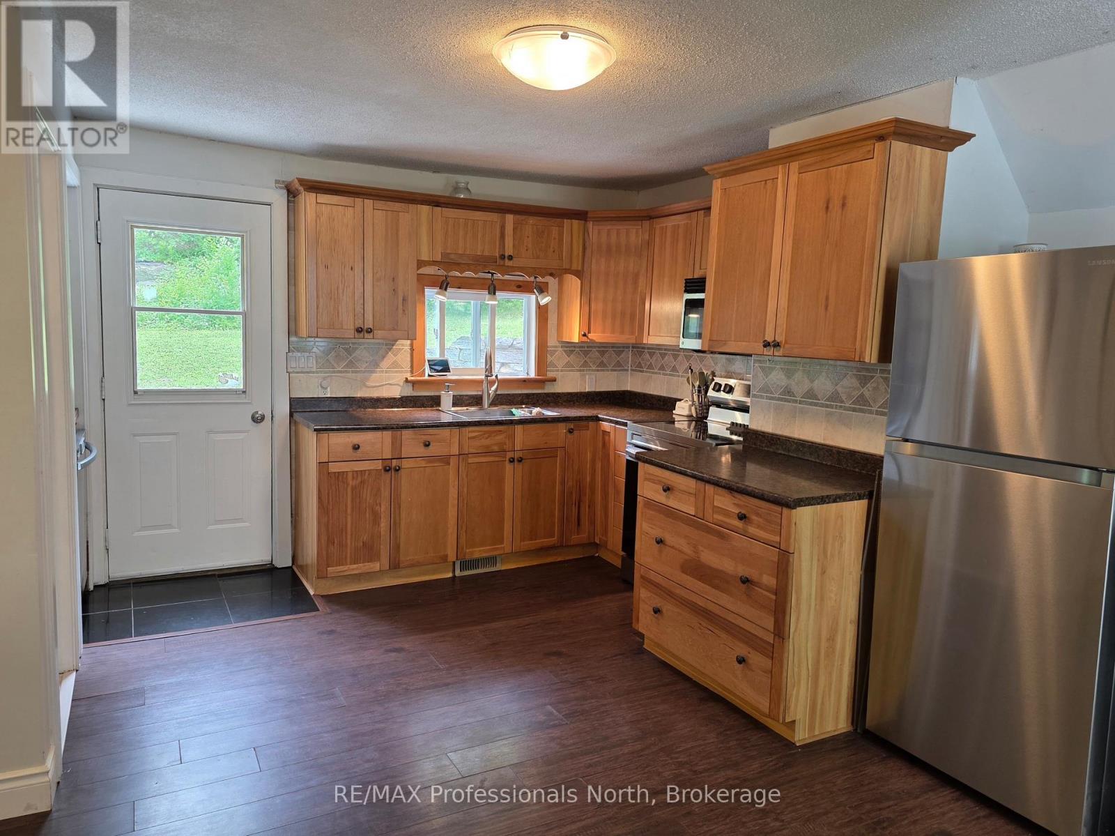 6 Dufferin Street N, Huntsville, Ontario  P1H 1X3 - Photo 5 - X13462246