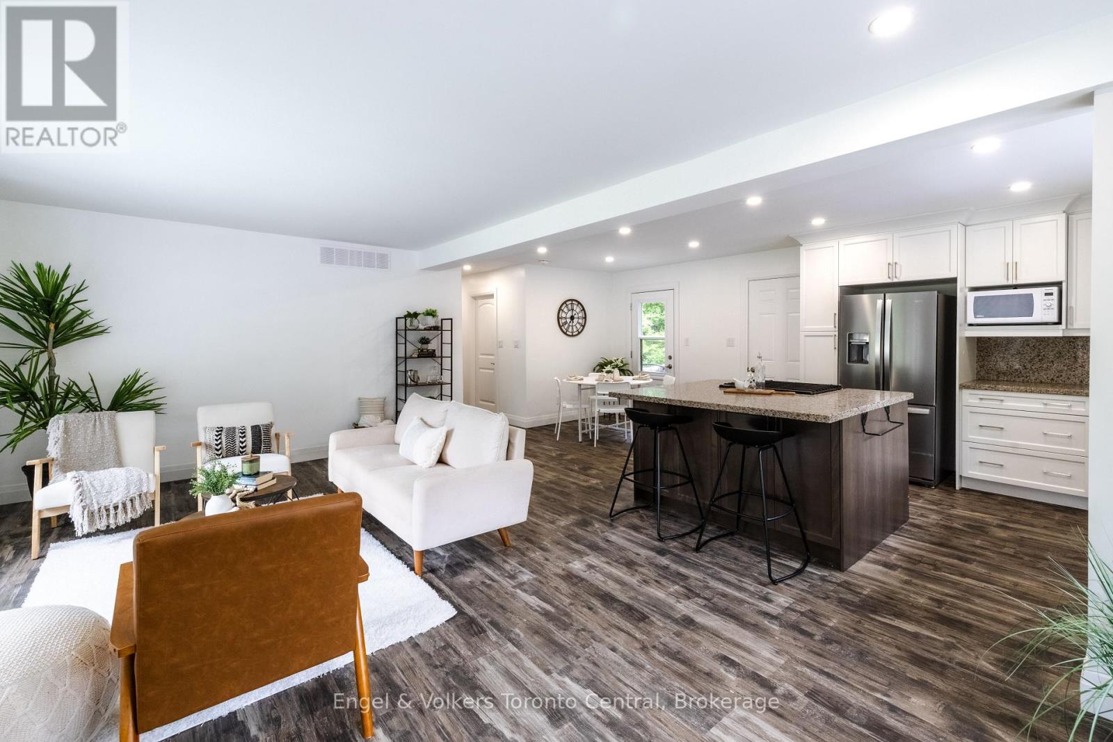 37 Spencer Street, Bracebridge, Ontario  P1L 1E1 - Photo 2 - X13462856