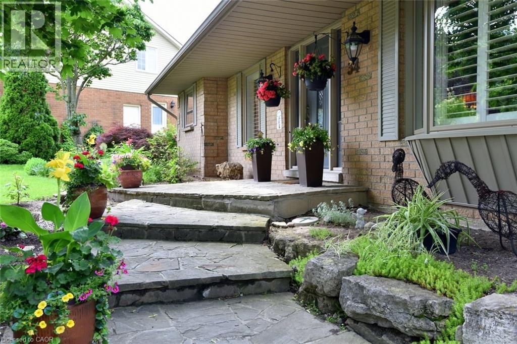 34 Howard Boulevard, Waterdown, Ontario  L8B 0G3 - Photo 4 - 40840763