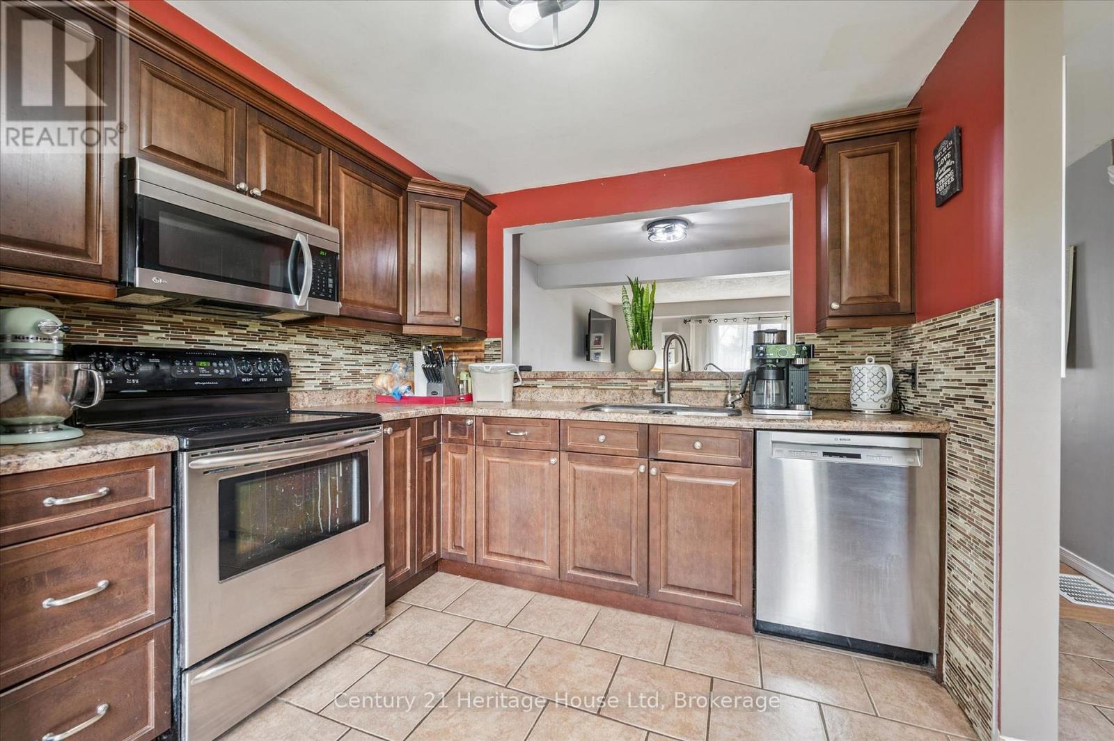279 Strathallan Street, Centre Wellington, Ontario  N1M 3L6 - Photo 8 - X13463982