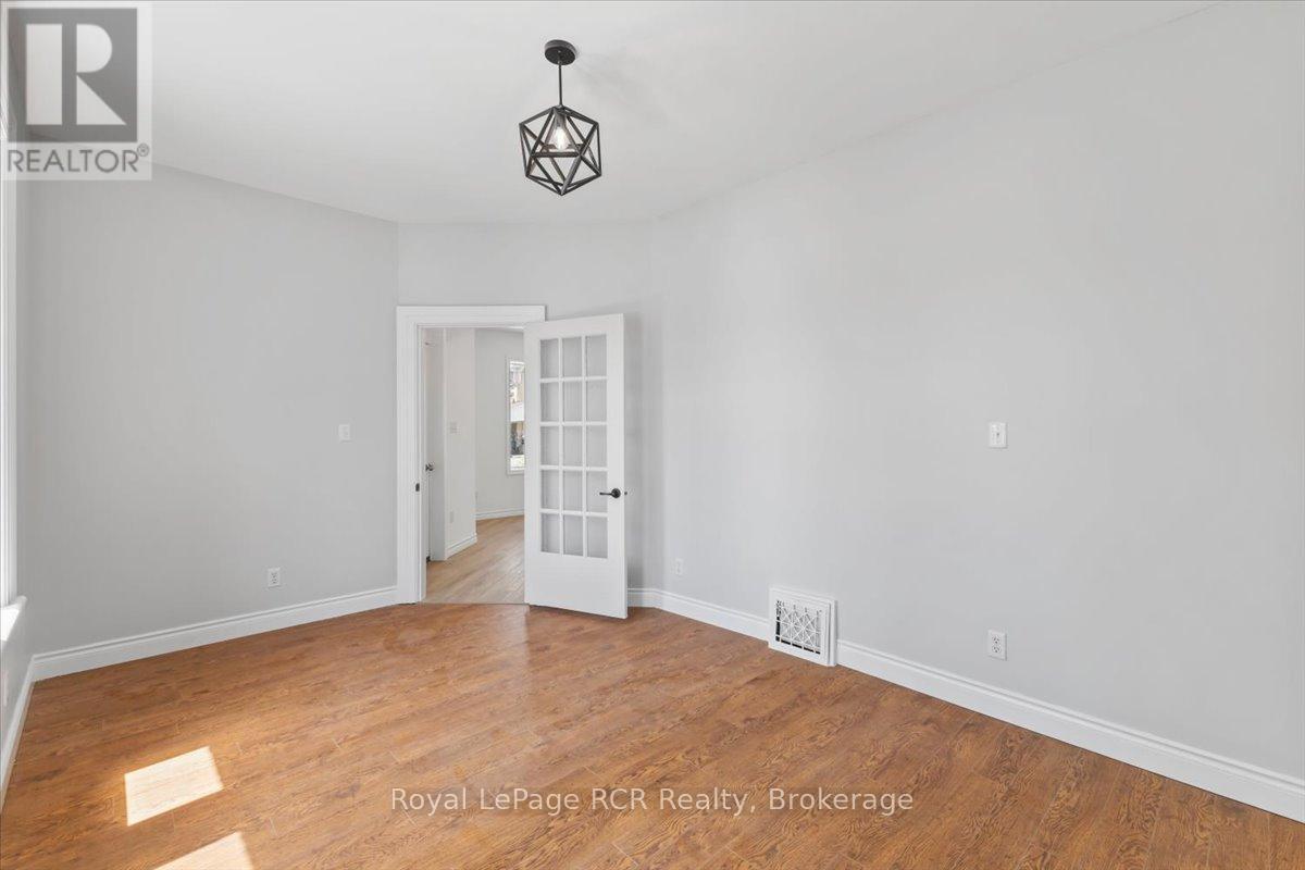 503 10th Avenue, Hanover, Ontario  N4N 2P2 - Photo 8 - X13464498