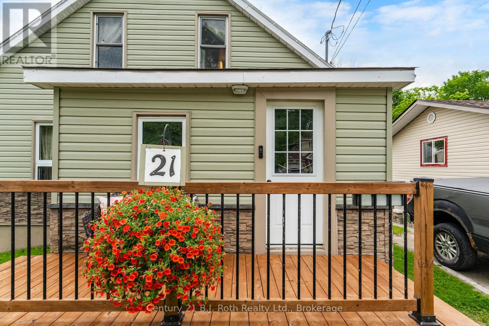 21 Maple Street, Tay, Ontario  L0K 2A0 - Photo 4 - S13464912