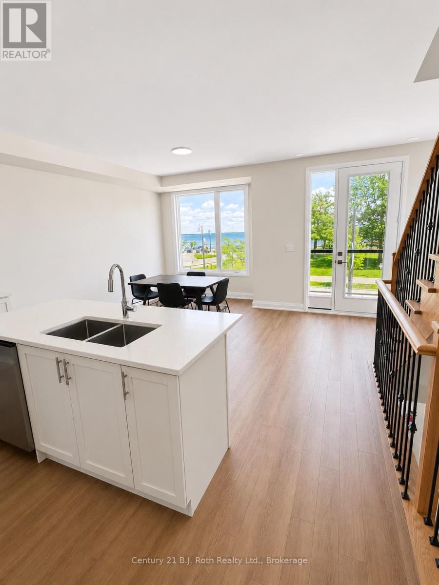 81 Lightfoot Drive, Orillia, Ontario  L3V 7L8 - Photo 4 - S13465452