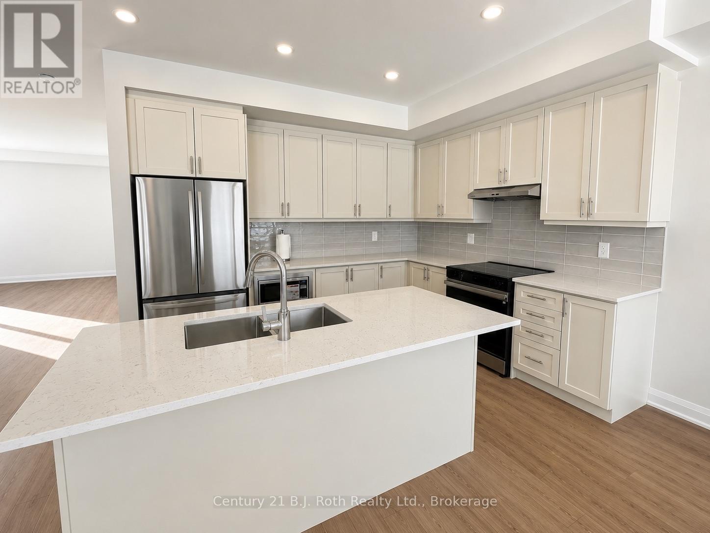 81 Lightfoot Drive, Orillia, Ontario  L3V 7L8 - Photo 6 - S13465452