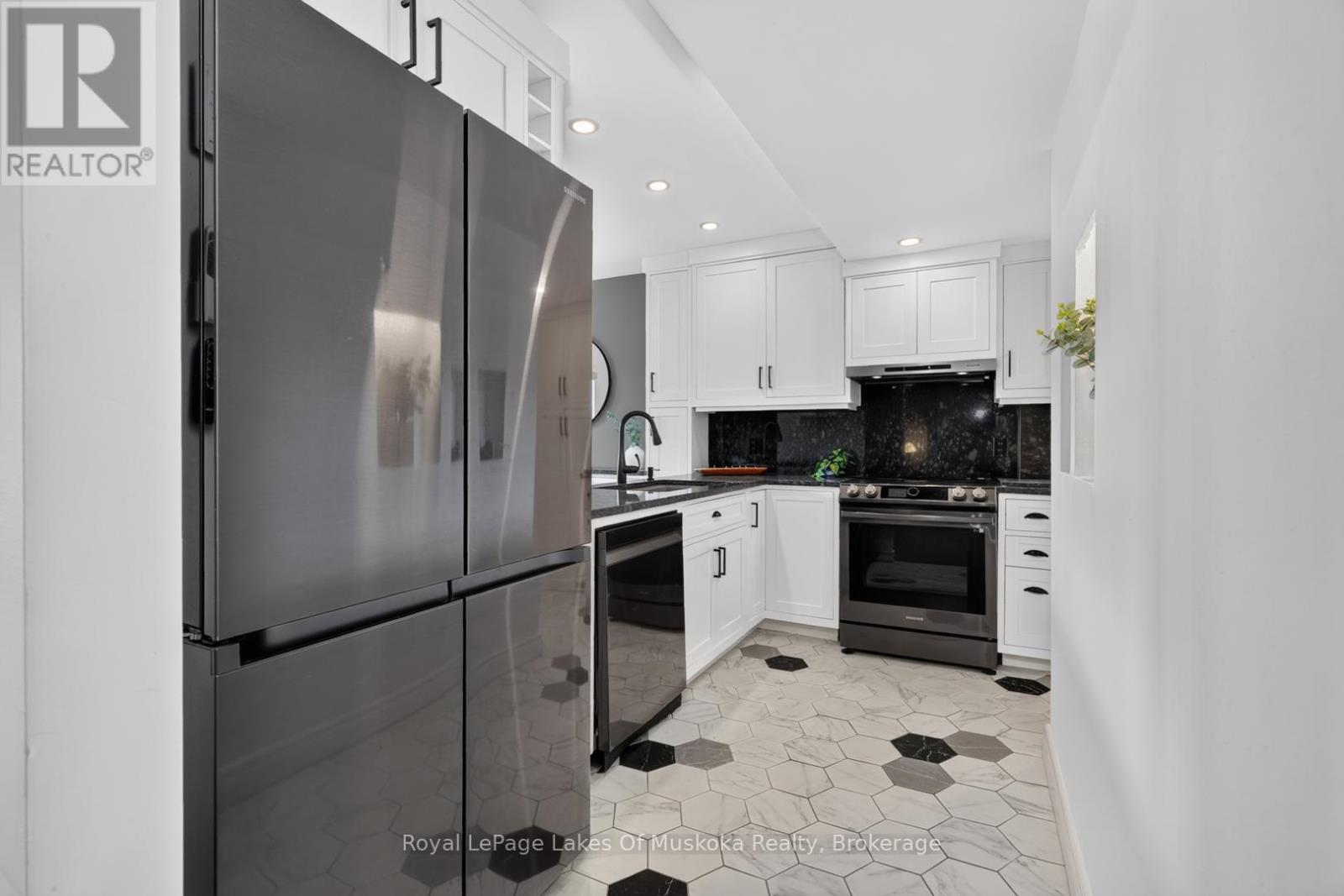 19 John Street, Huntsville, Ontario  P1H 1H2 - Photo 11 - X13465822