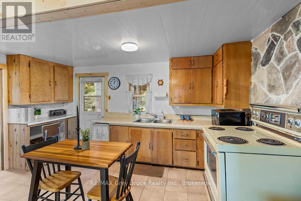 609 Stokes Bay Road, Northern Bruce Peninsula, Ontario  N0H 2M0 - Photo 3 - X13465936