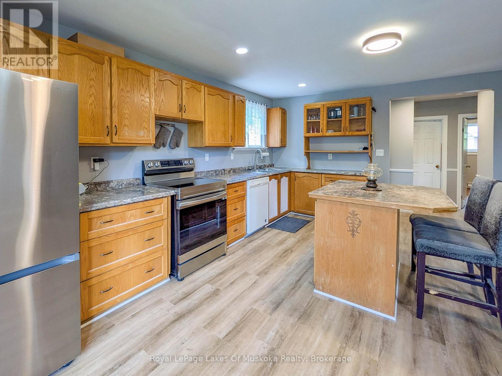 12 Valley Drive, Bracebridge, Ontario  P1L 1B8 - Photo 10 - X13466432