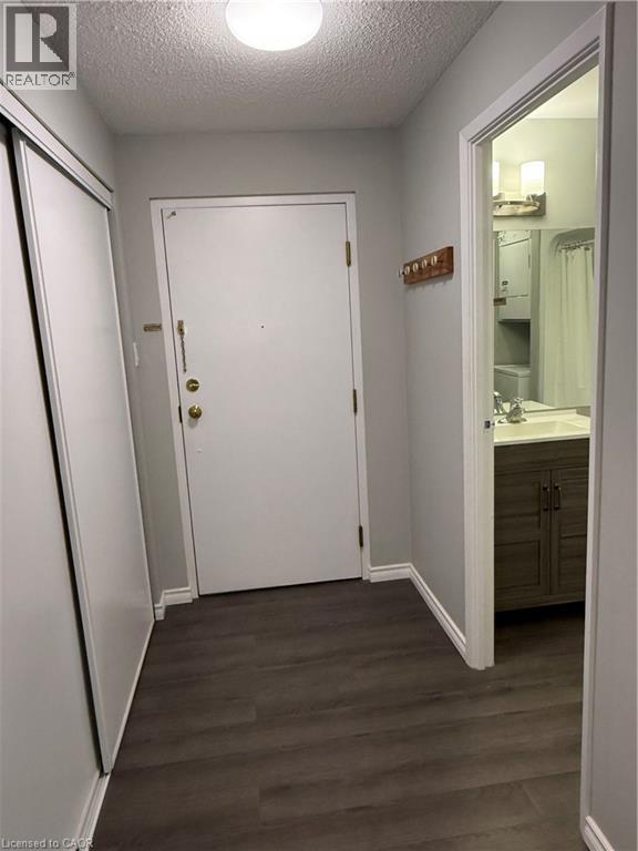 20 E Ellen Street E Unit# 404, Kitchener, Ontario  N2H 6R7 - Photo 4 - 40837182