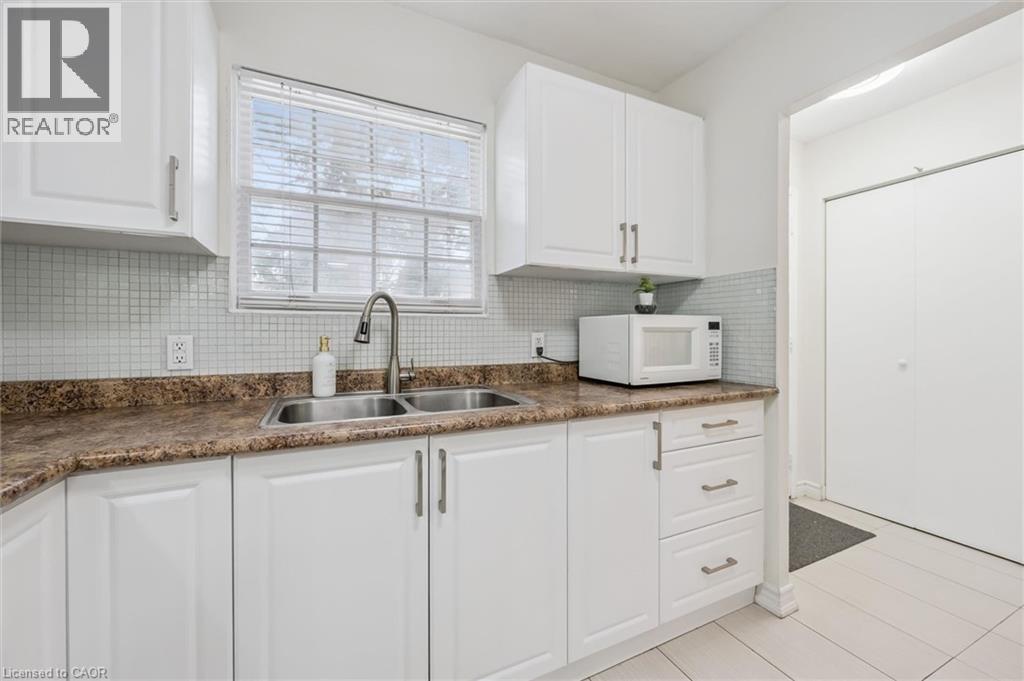 178 Westcourt Place, Waterloo, Ontario  N2L 2R7 - Photo 16 - 40841235