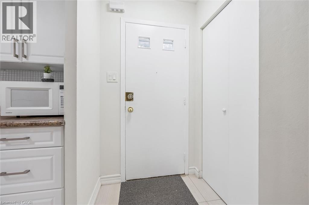 178 Westcourt Place, Waterloo, Ontario  N2L 2R7 - Photo 6 - 40841235