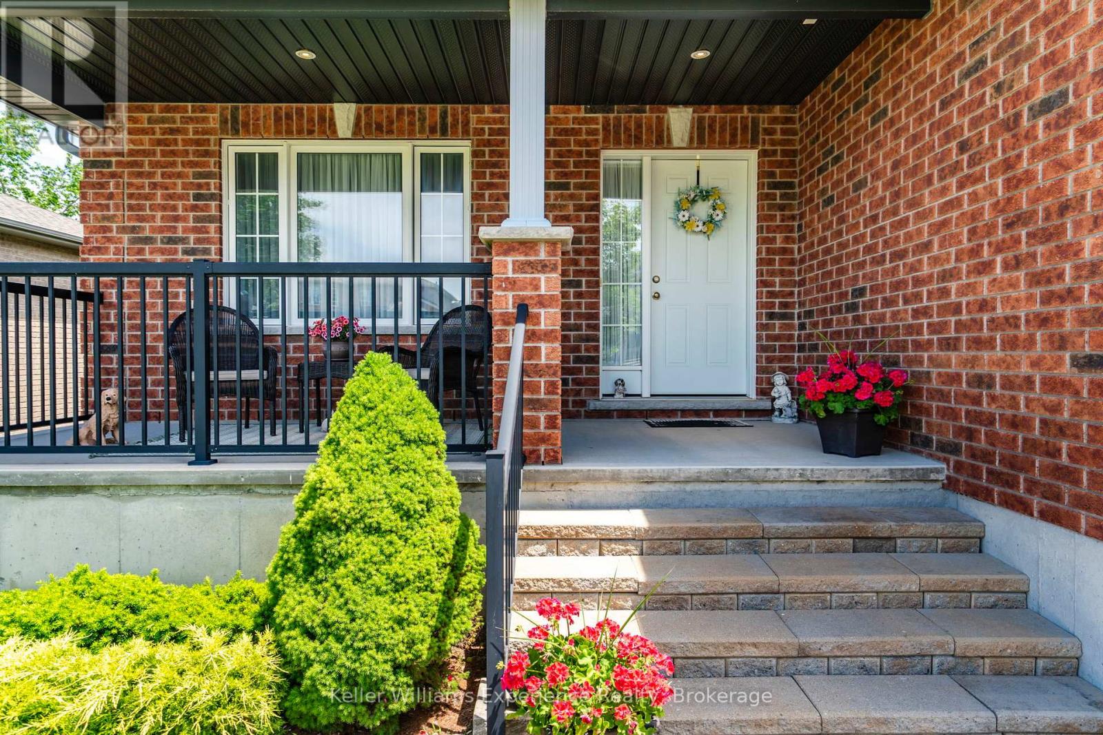 5 Sheppard Drive, Tay, Ontario  L0K 2A0 - Photo 4 - S13467006