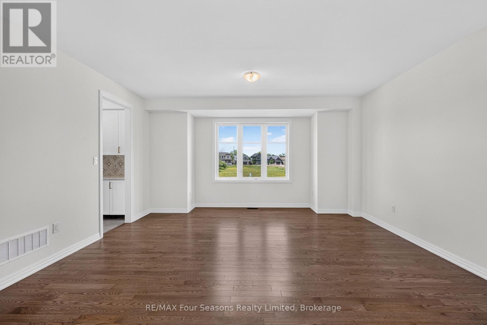 203 Coates Drive, Clearview, Ontario  L0M 1S0 - Photo 11 - S13467204