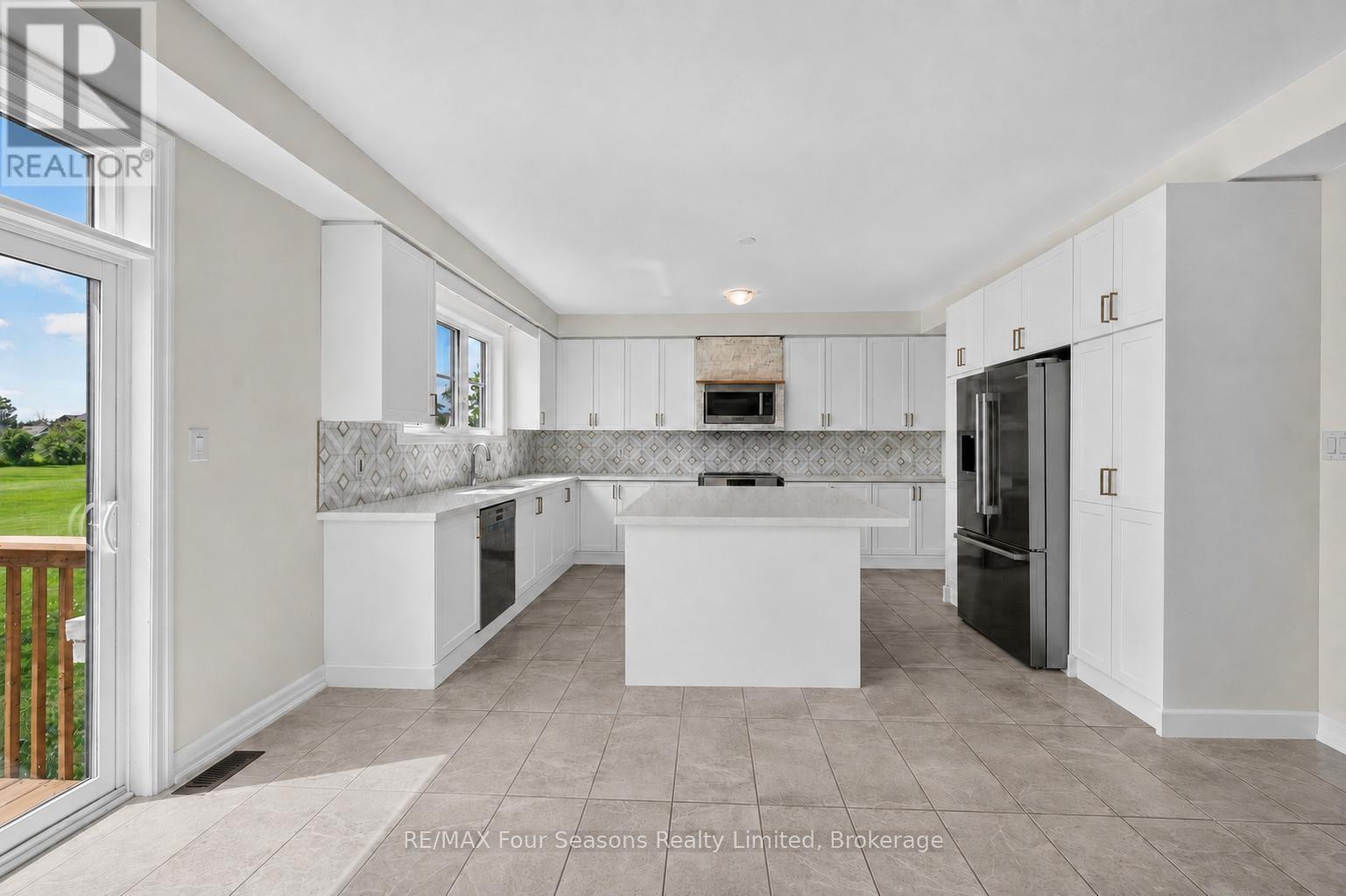 203 Coates Drive, Clearview, Ontario  L0M 1S0 - Photo 2 - S13467204