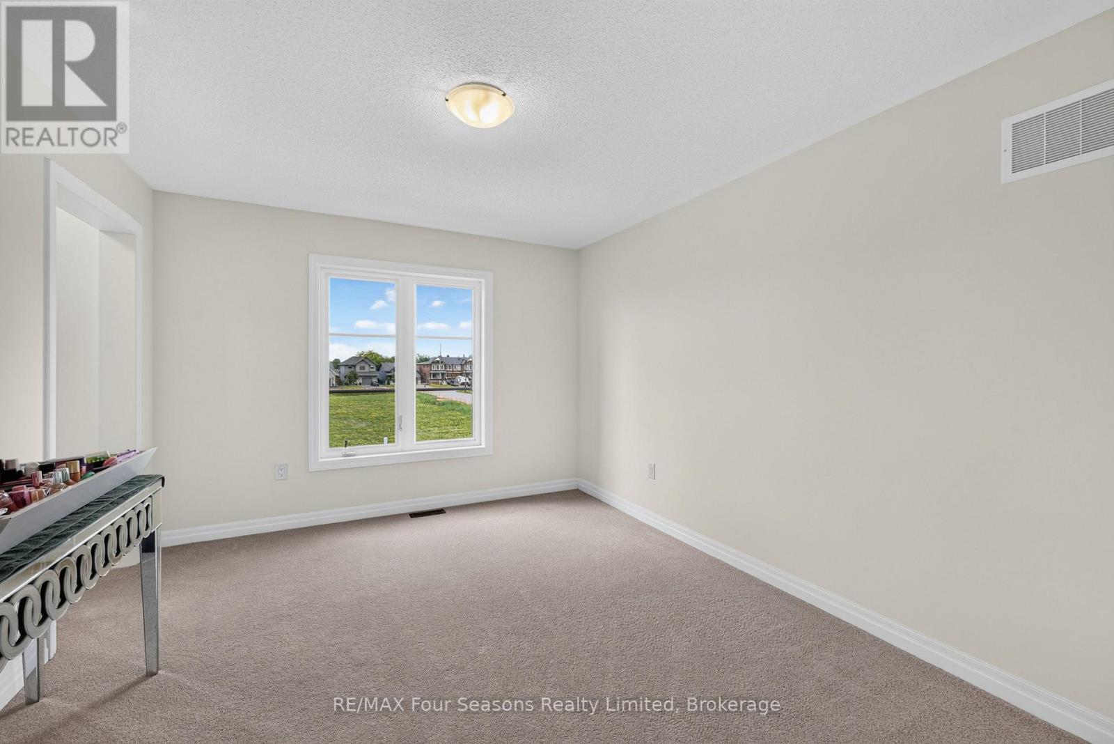 203 Coates Drive, Clearview, Ontario  L0M 1S0 - Photo 26 - S13467204