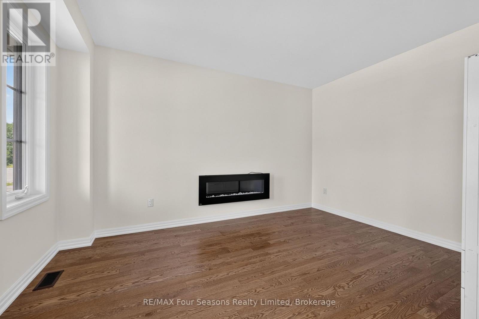 203 Coates Drive, Clearview, Ontario  L0M 1S0 - Photo 8 - S13467204
