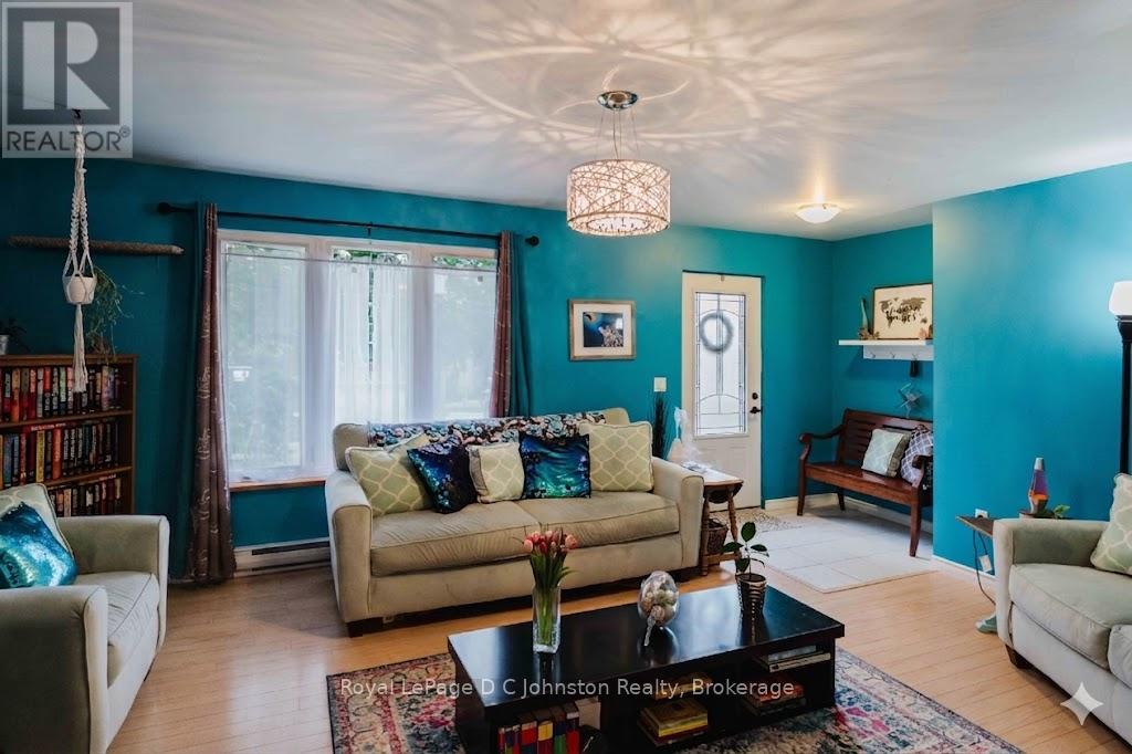 255 Rowe Street, Arran-Elderslie, Ontario  N0G 2N0 - Photo 4 - X13468246