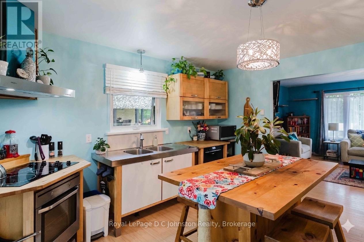 255 Rowe Street, Arran-Elderslie, Ontario  N0G 2N0 - Photo 9 - X13468246