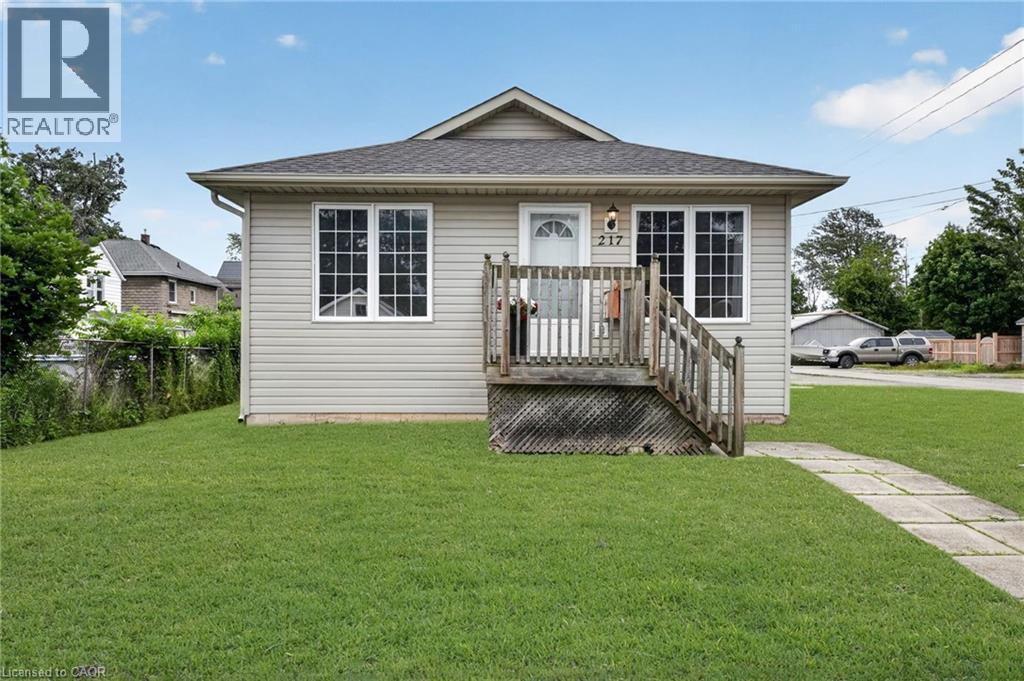 217 Pine Street, Dunnville, Ontario  N1A 2L4 - Photo 2 - 40841368