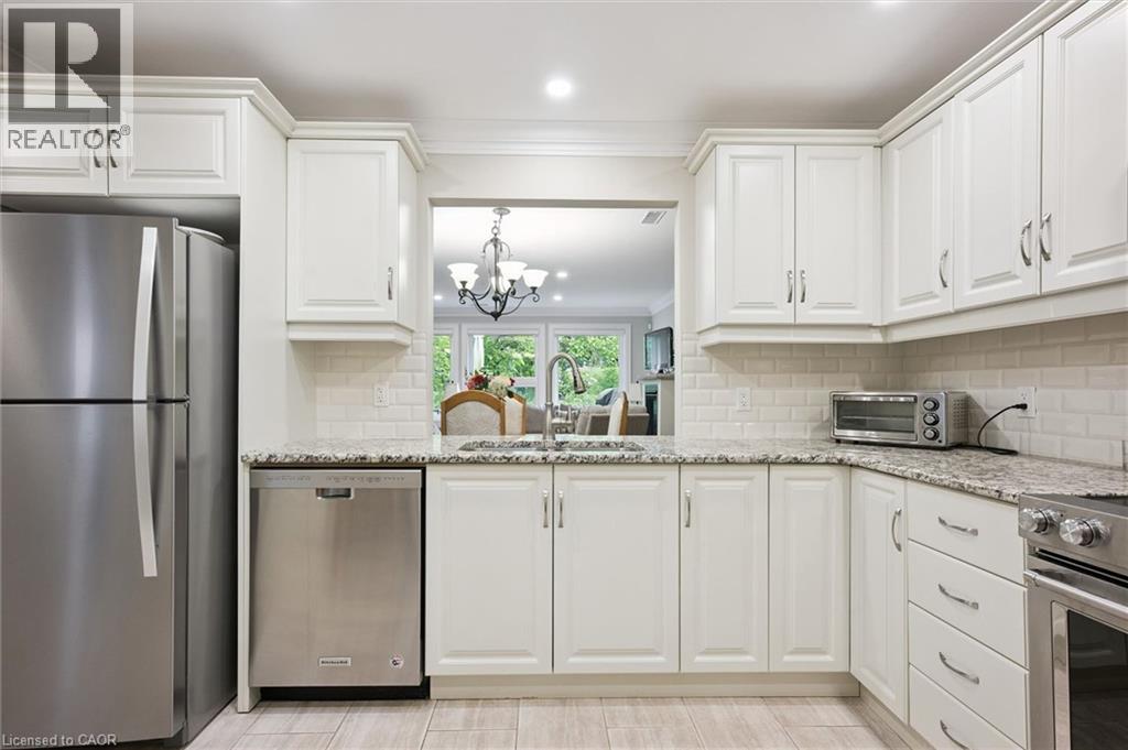 32 Cardinal Mindszenty Boulevard, Hamilton, Ontario  L9B 2M3 - Photo 11 - 40838802