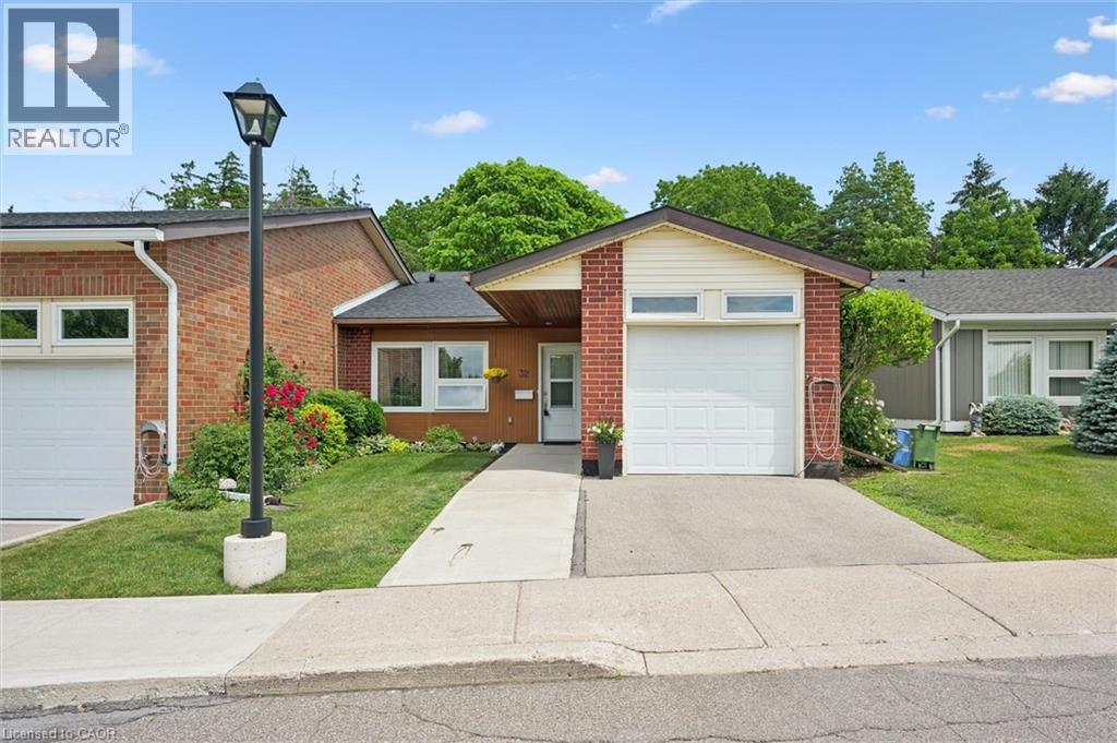 32 Cardinal Mindszenty Boulevard, Hamilton, Ontario  L9B 2M3 - Photo 2 - 40838802