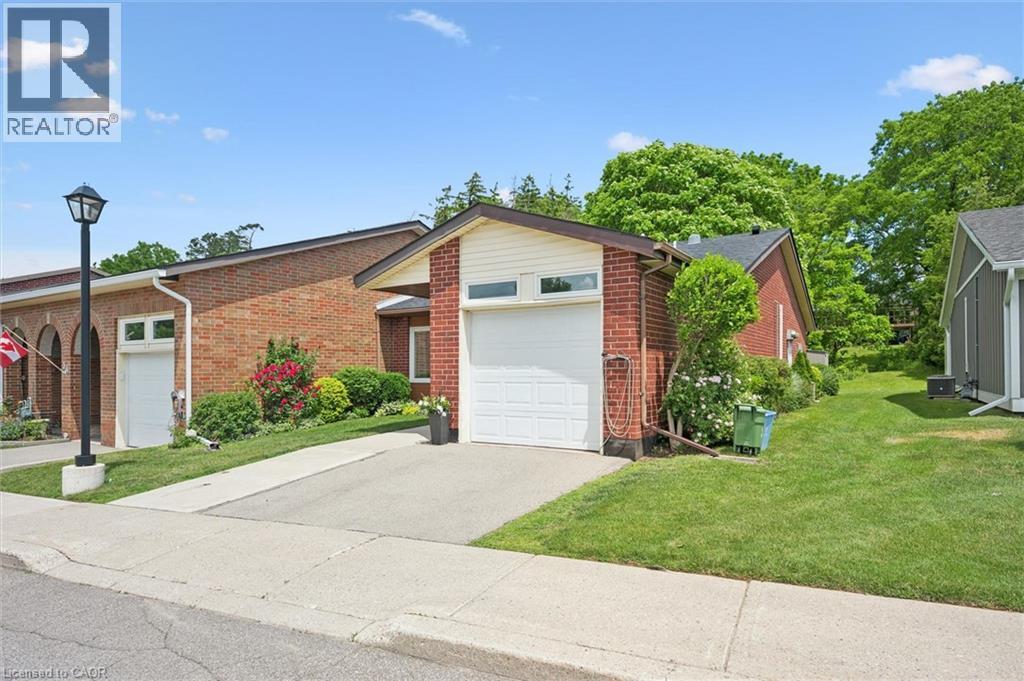 32 Cardinal Mindszenty Boulevard, Hamilton, Ontario  L9B 2M3 - Photo 3 - 40838802