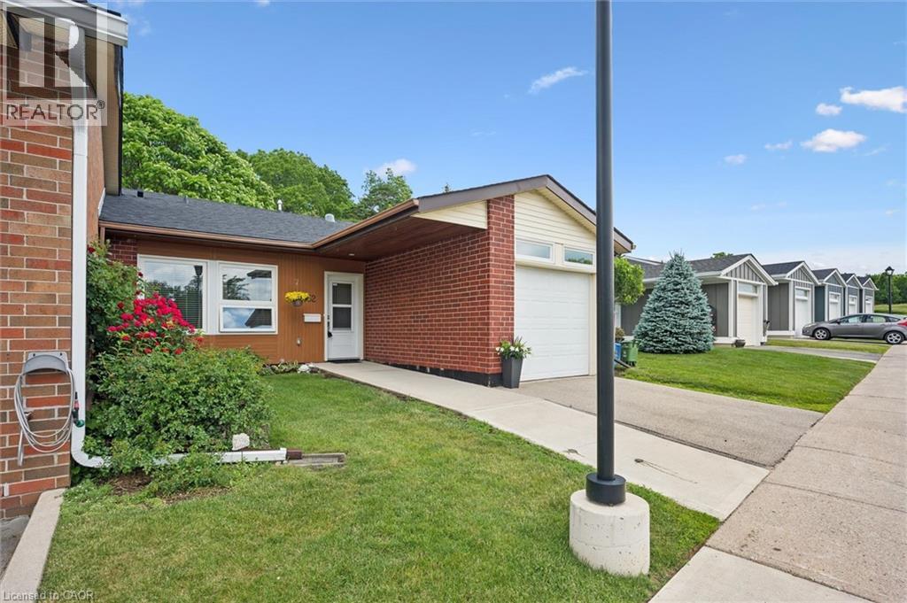 32 Cardinal Mindszenty Boulevard, Hamilton, Ontario  L9B 2M3 - Photo 4 - 40838802