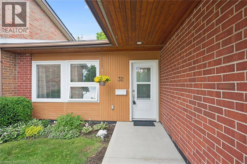 32 Cardinal Mindszenty Boulevard, Hamilton, Ontario  L9B 2M3 - Photo 5 - 40838802