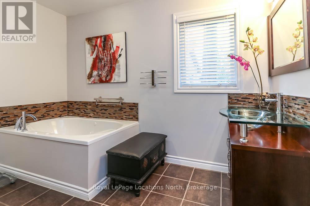 16 Wood Avenue, Wasaga Beach, Ontario  L9Z 2L3 - Photo 13 - S13470576