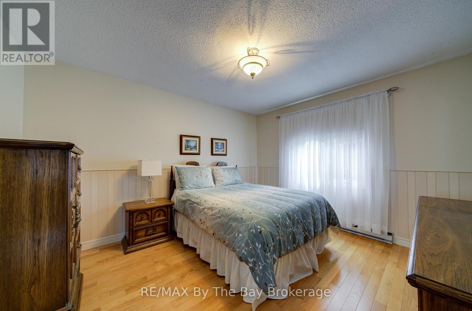 93 Frederick Dr S/s Drive, Wasaga Beach, Ontario  L9Z 1P1 - Photo 18 - S13470596