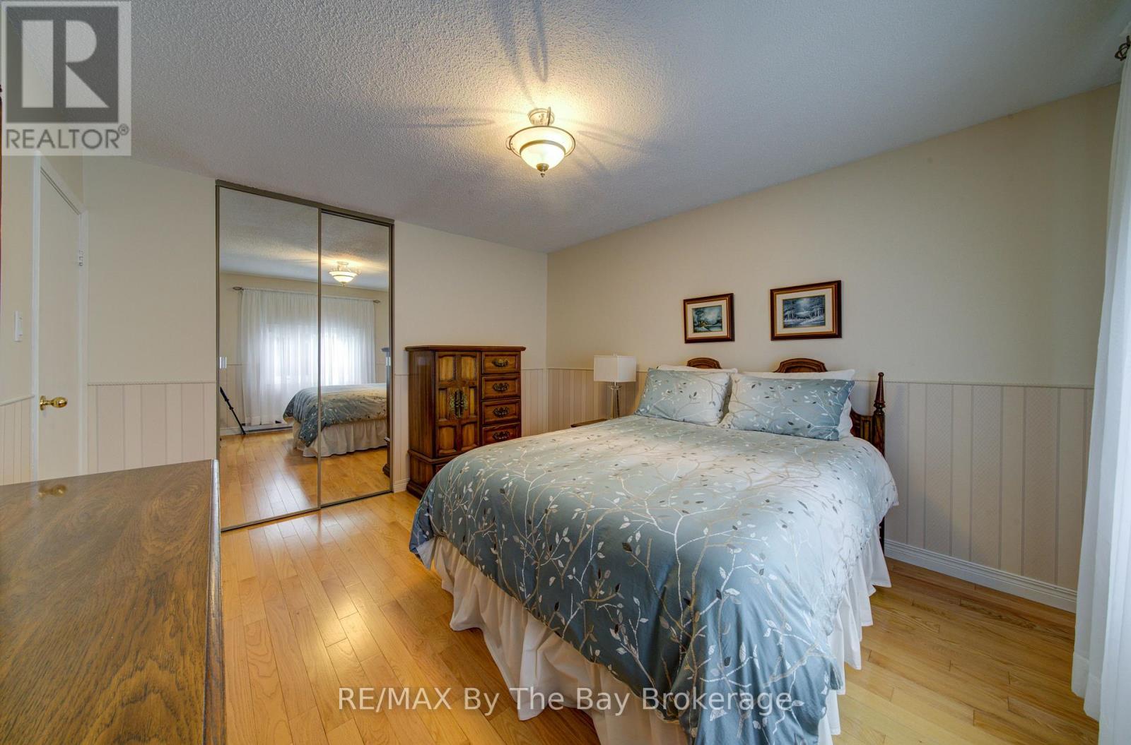 93 Frederick Dr S/s Drive, Wasaga Beach, Ontario  L9Z 1P1 - Photo 19 - S13470596