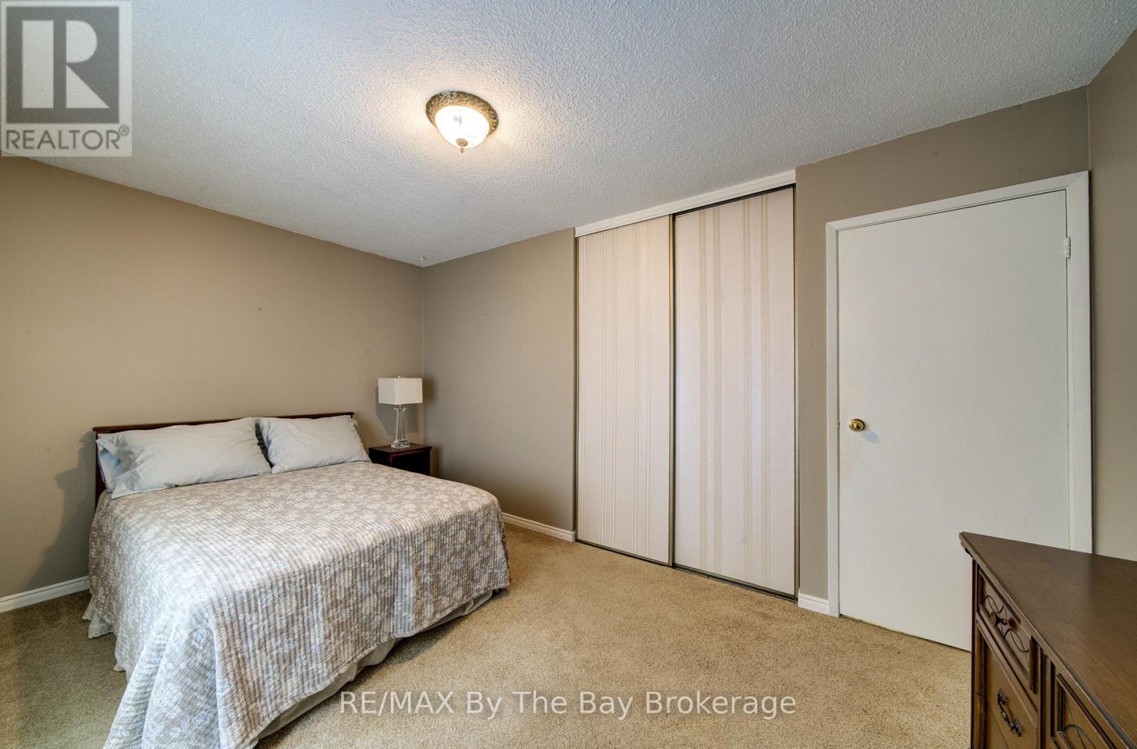93 Frederick Dr S/s Drive, Wasaga Beach, Ontario  L9Z 1P1 - Photo 21 - S13470596