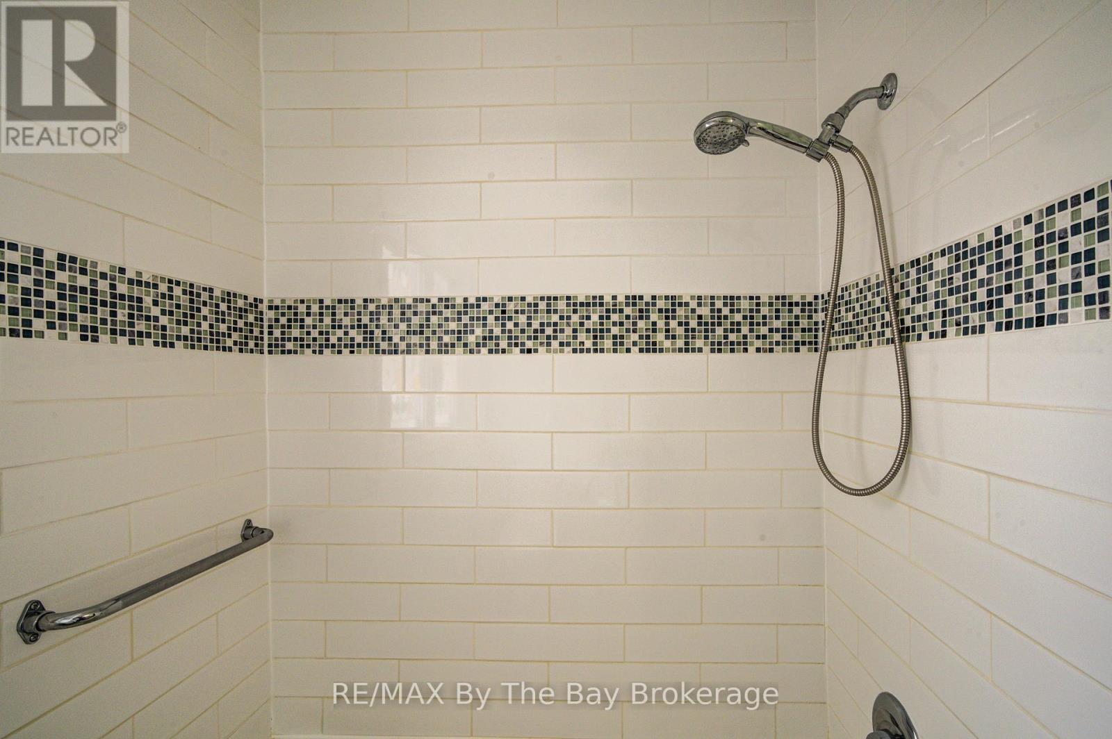 93 Frederick Dr S/s Drive, Wasaga Beach, Ontario  L9Z 1P1 - Photo 24 - S13470596