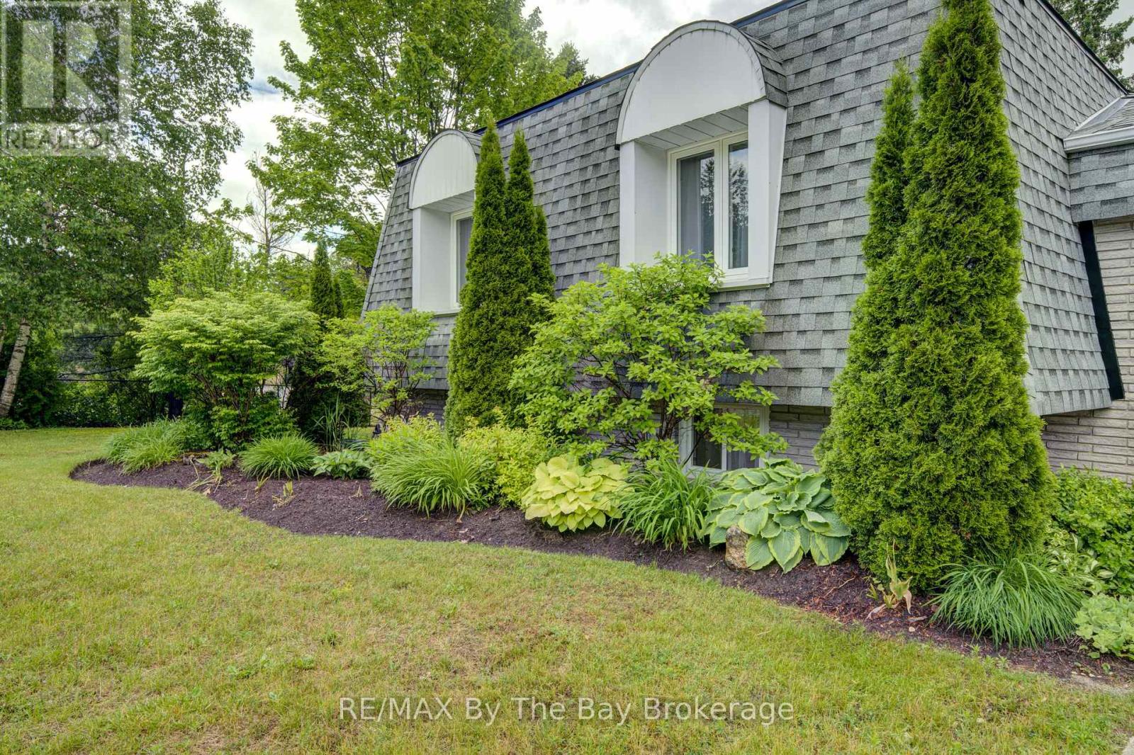 93 Frederick Dr S/s Drive, Wasaga Beach, Ontario  L9Z 1P1 - Photo 3 - S13470596