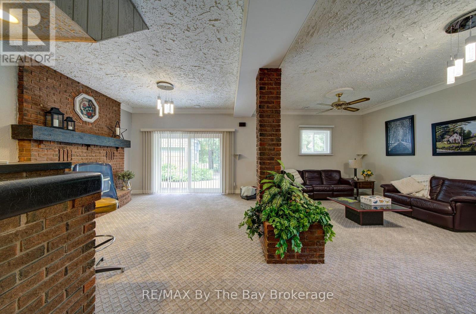 93 Frederick Dr S/s Drive, Wasaga Beach, Ontario  L9Z 1P1 - Photo 5 - S13470596